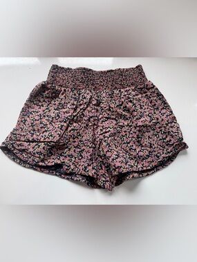 Women’s Black Floral Elastic-Waist Shorts